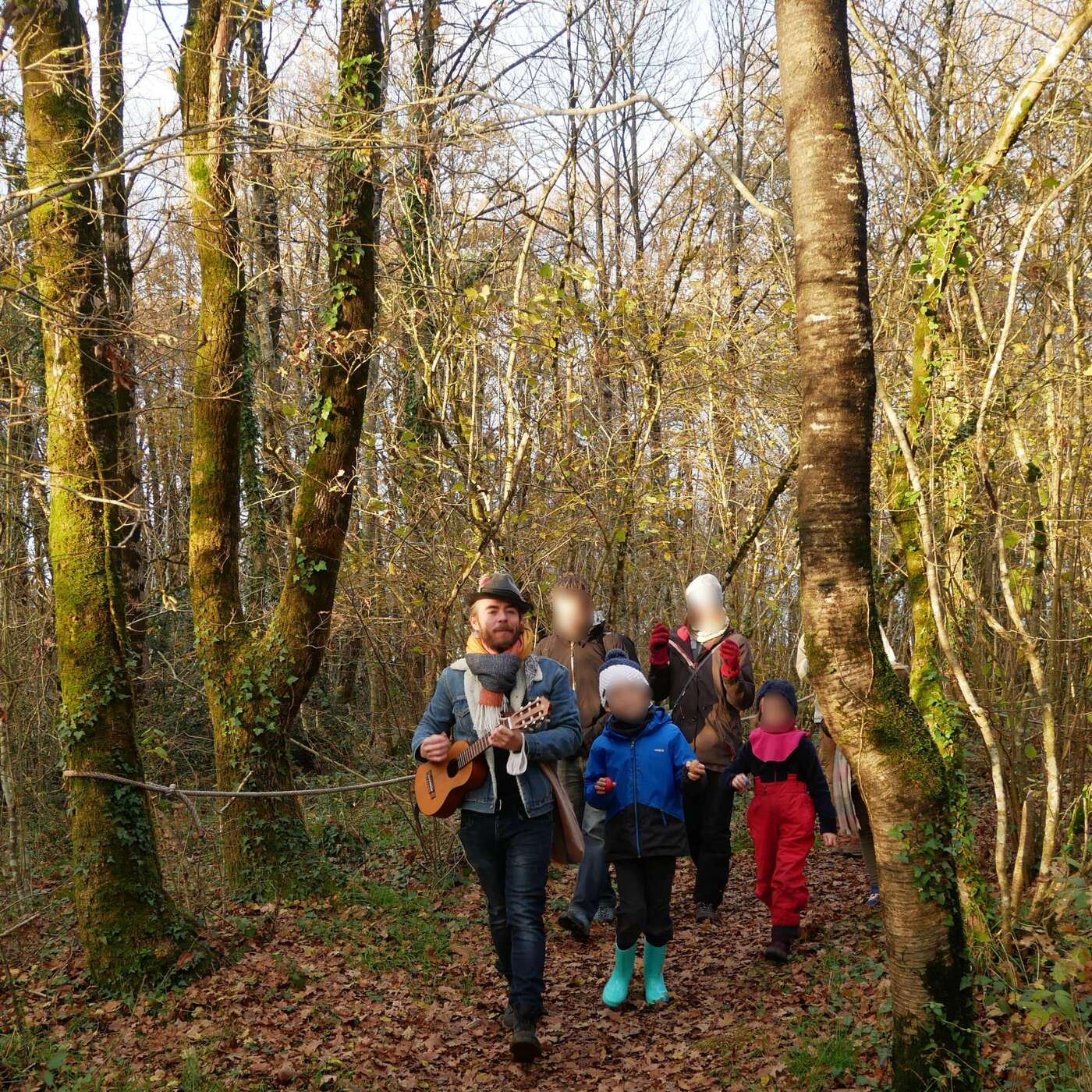 Eveil en balade dans le petit bois chez Marmaille et Pissenlit - Happy Sapiens